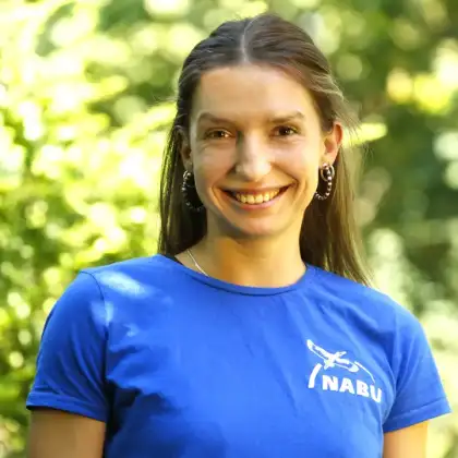 Jessica Giese Portrait einer jungen Frau mit blauem T-Shirt